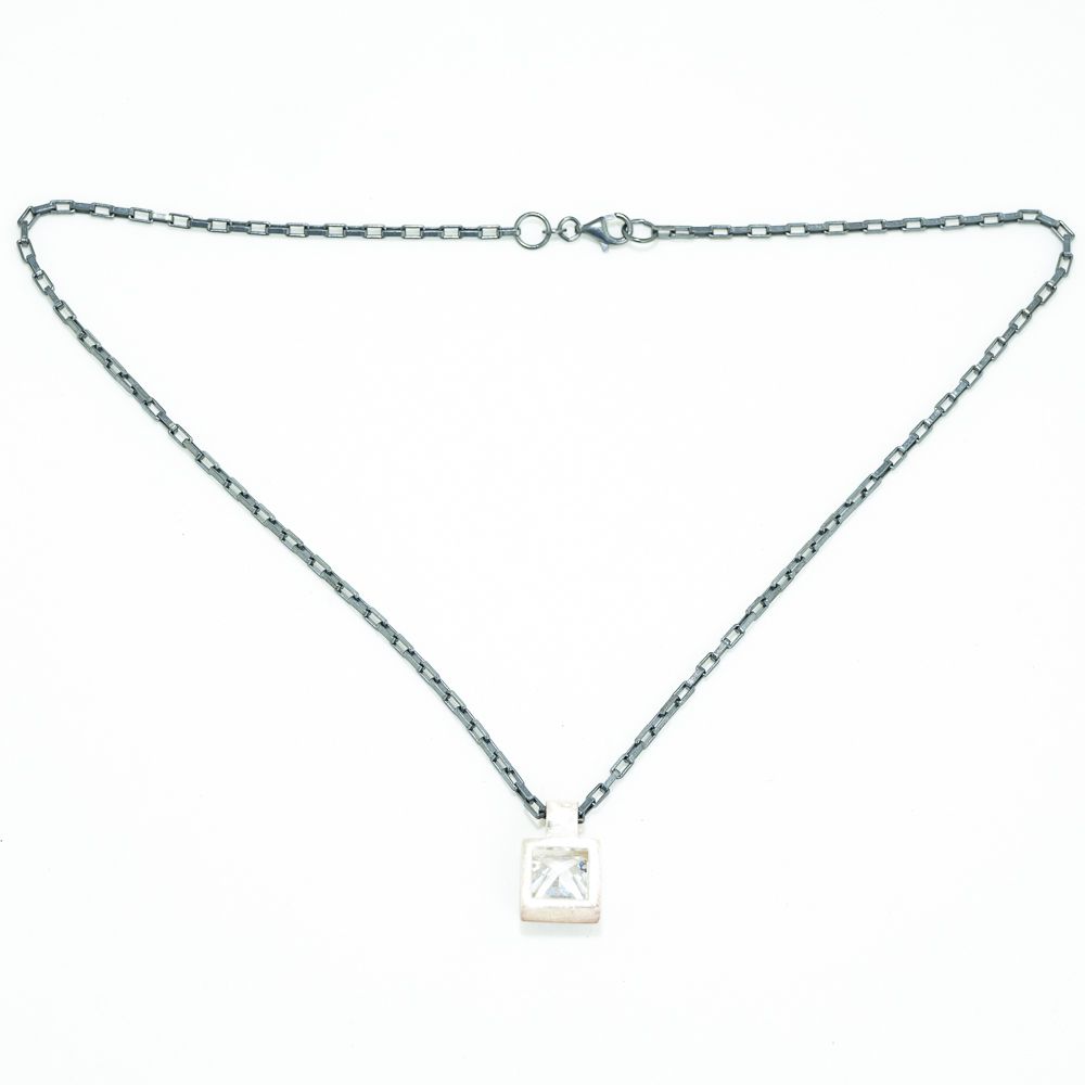 DEMARIA Gray Silver Necklace - Zeiniez