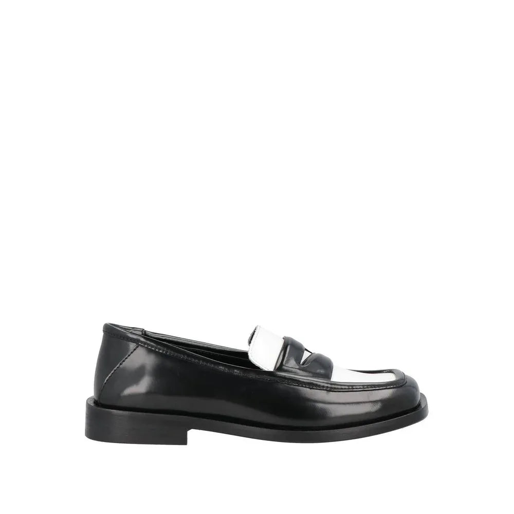 The Attico Black Leather Slip-On Loafers - Zeiniez