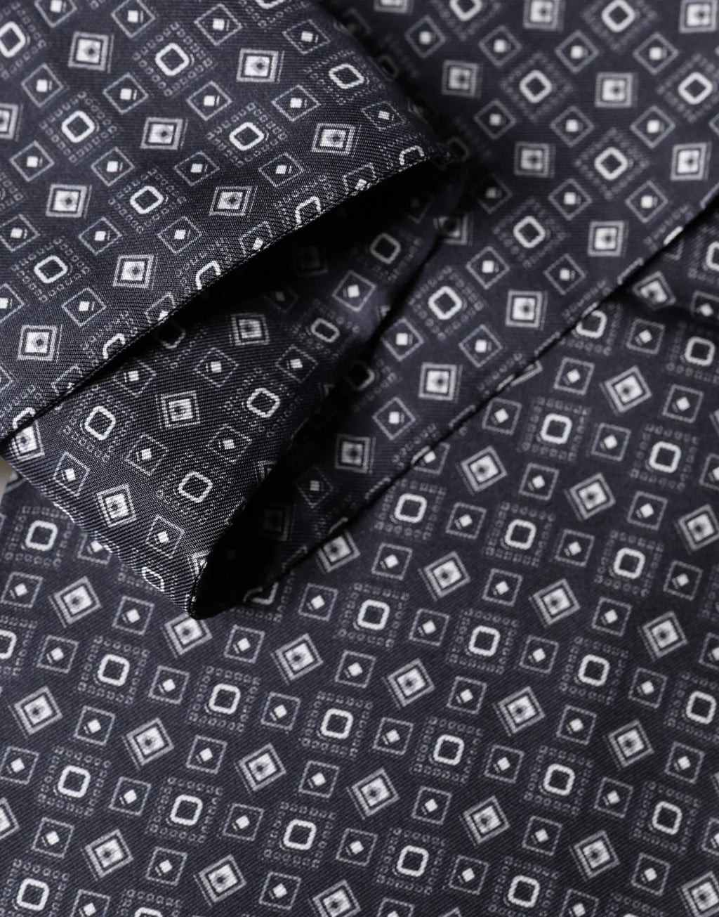 Dolce & Gabbana Black Silk Geometric Fringe Wrap Foulard 136cm X 15cm Scarf - Zeiniez