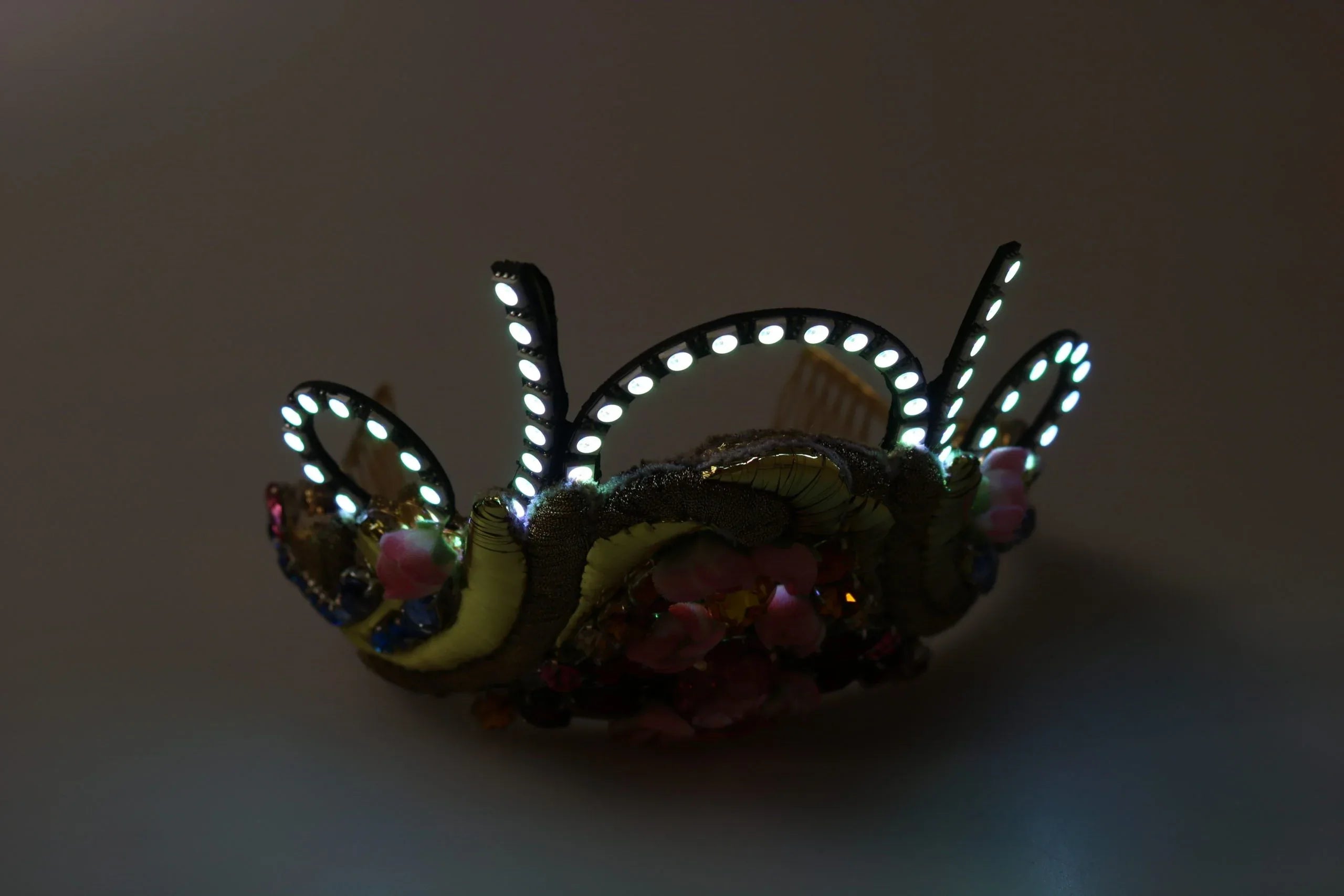 Dolce & Gabbana Gold Brass Floral Crystals LED Lights Crown Tiara Diadem - Zeiniez