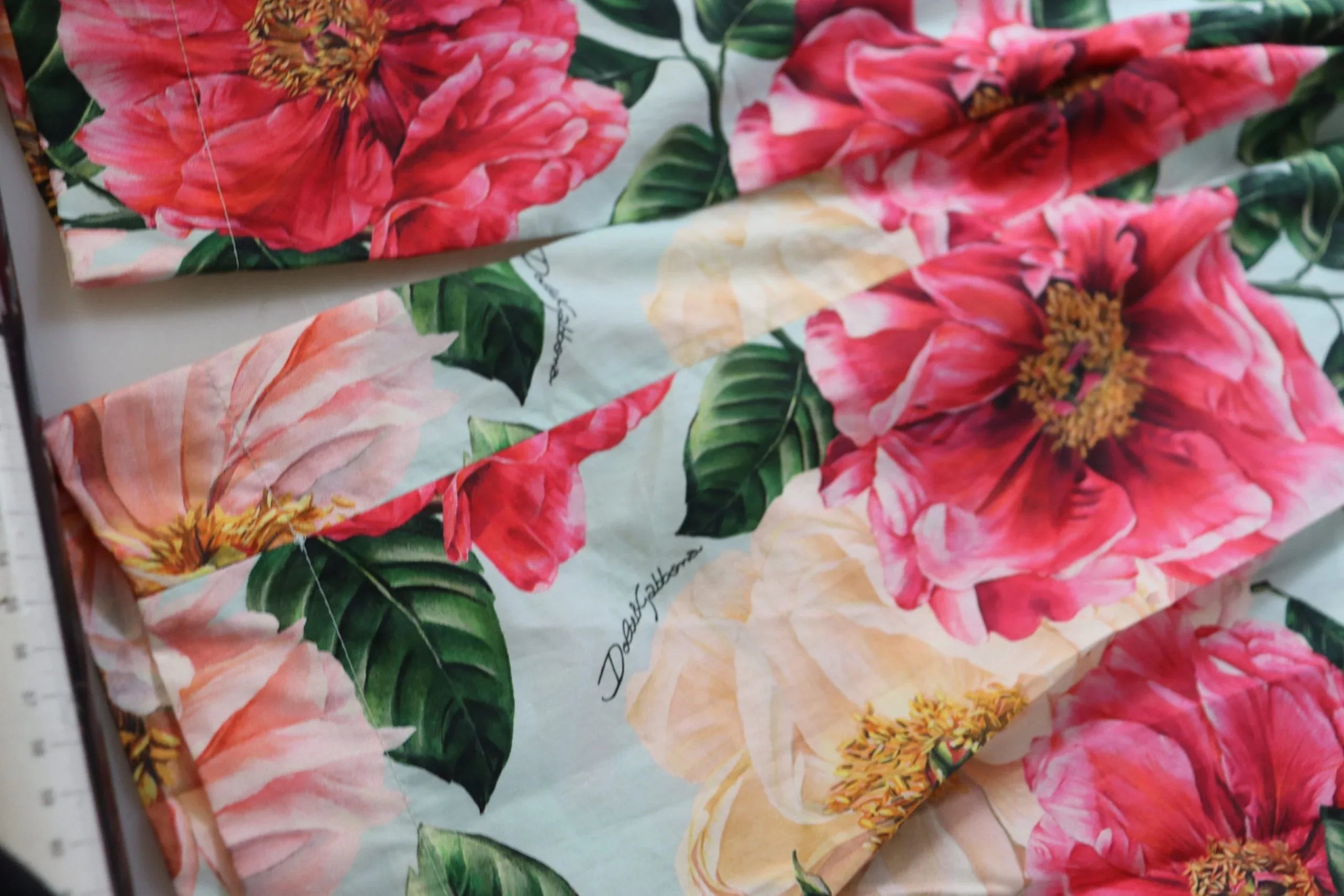 Dolce & Gabbana Multicolor Flora Printed High Waist Cropped Trouser Pants - Zeiniez