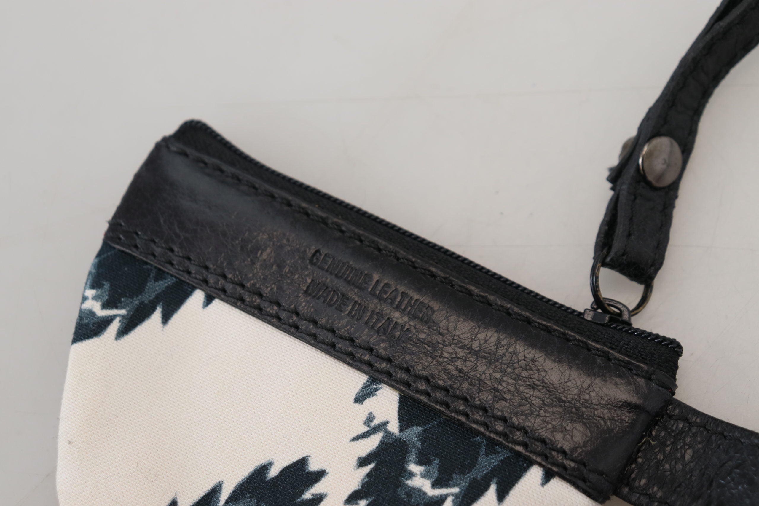 Costume National White Genuine Leather Coin Purse Strap Wallet - Zeiniez