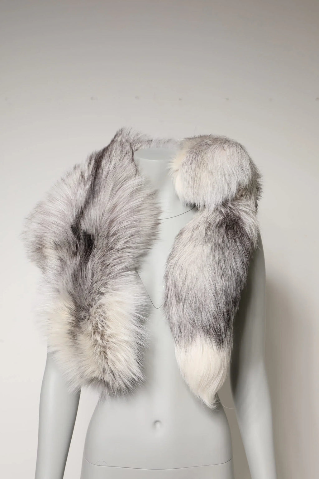 Dolce & Gabbana White Fox Fur Neck Wrap Warmer Winter Scarf - Zeiniez