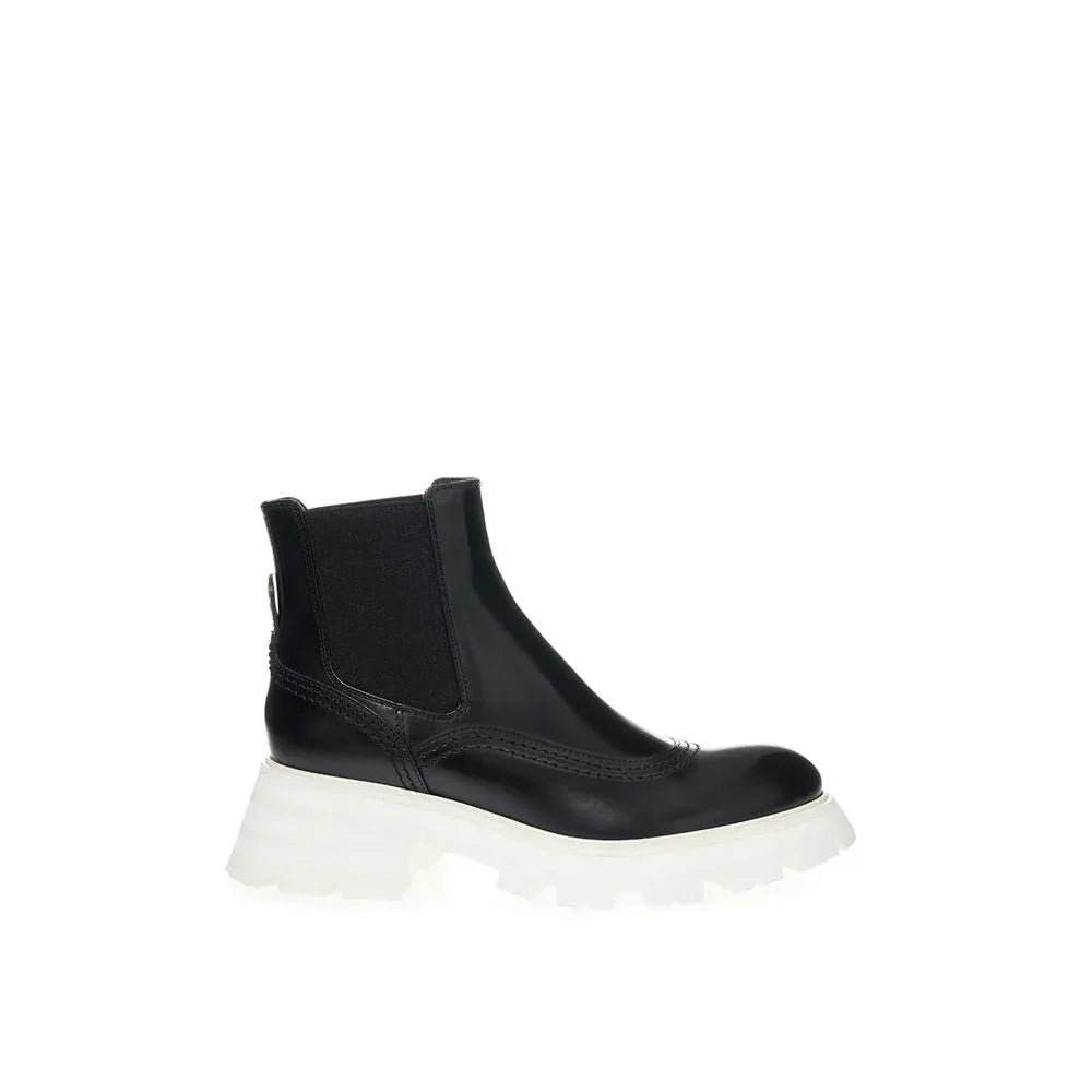 Alexander McQueen Black Leather Chelsea Boots - Zeiniez