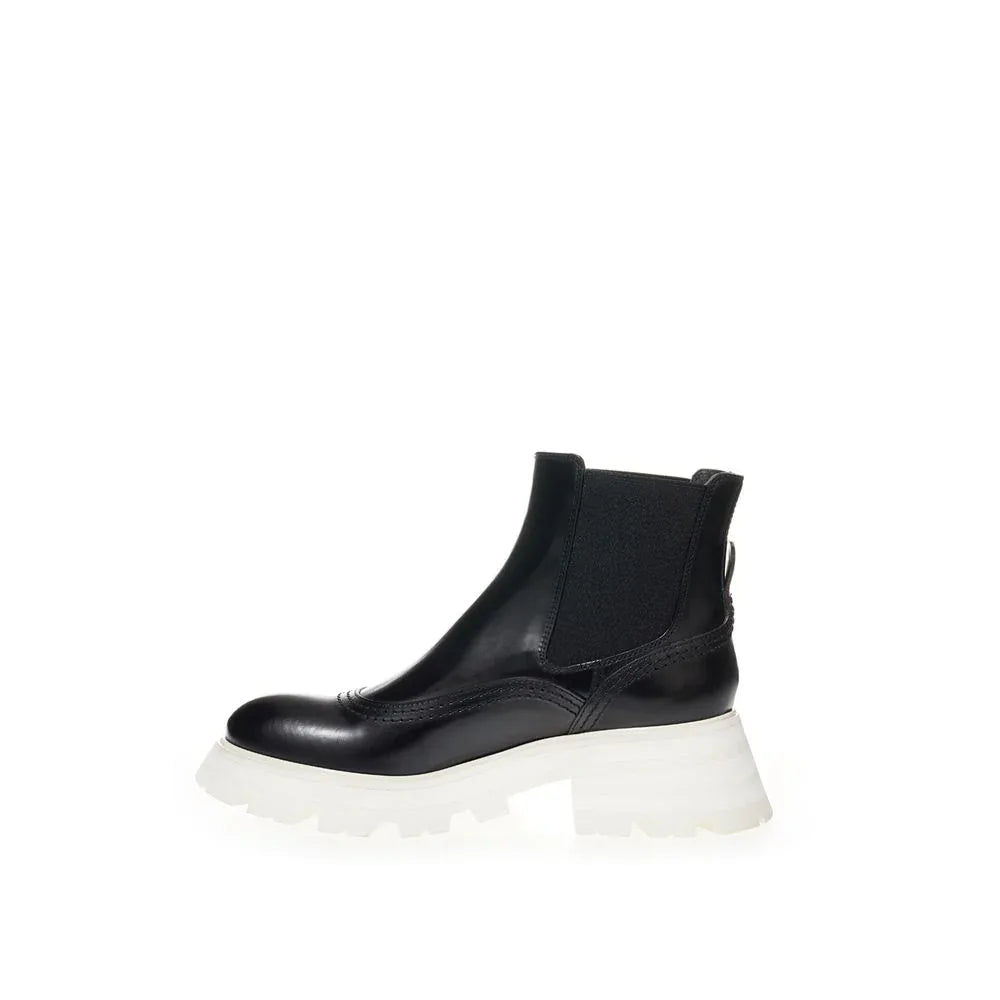 Alexander McQueen Black Leather Chelsea Boots - Zeiniez