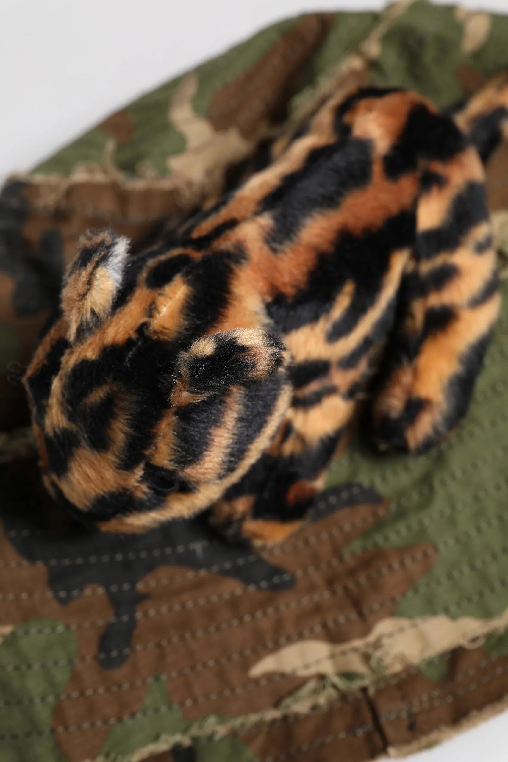 Dolce & Gabbana Multicolor Leopard Embellish Wide Brim Bucket Hat - Zeiniez