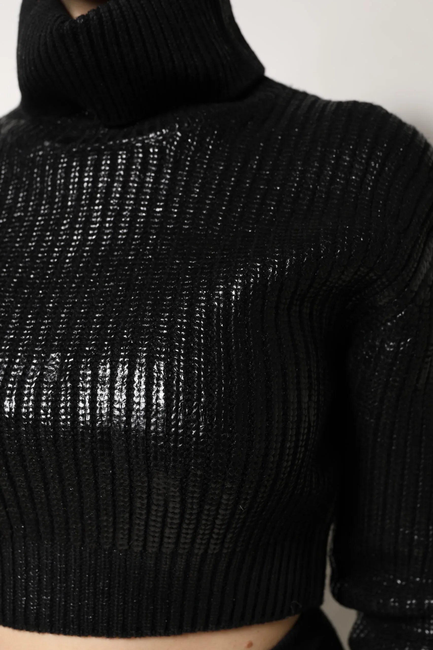 Dolce & Gabbana Black Wool Long Sleeve Turtleneck Cropped Top - Zeiniez