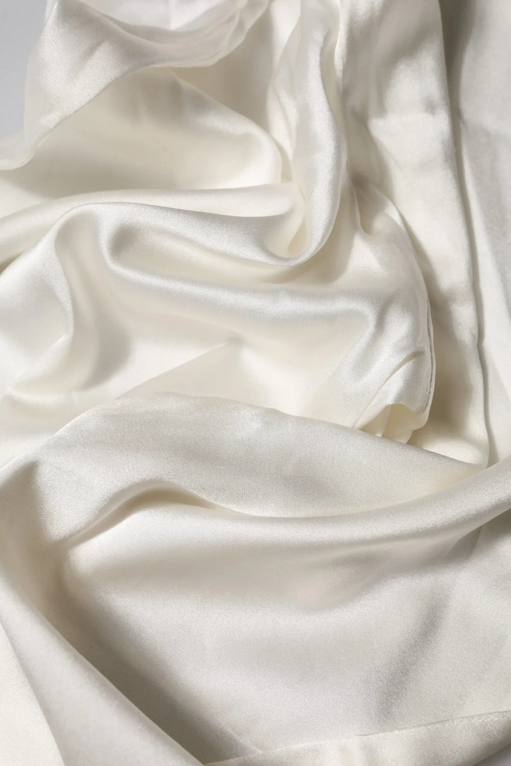 Dolce & Gabbana Ivory Silk Tapered High Waist Pants - Zeiniez