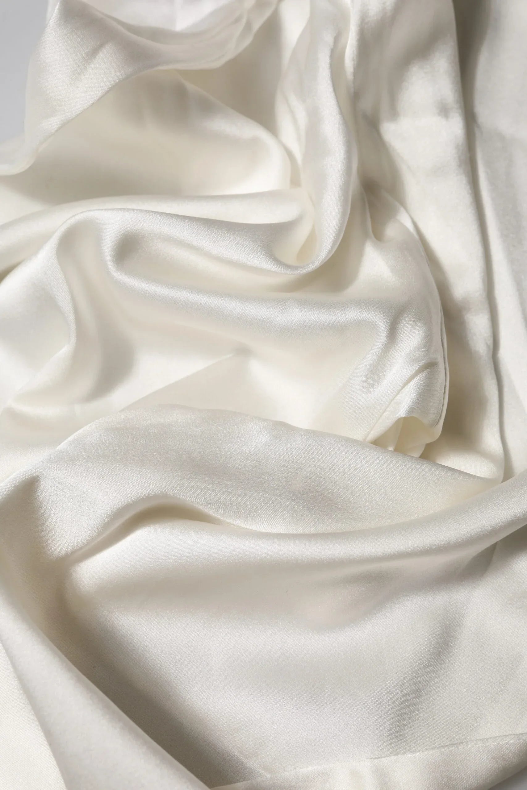 Dolce & Gabbana Ivory Silk Tapered High Waist Pants - Zeiniez