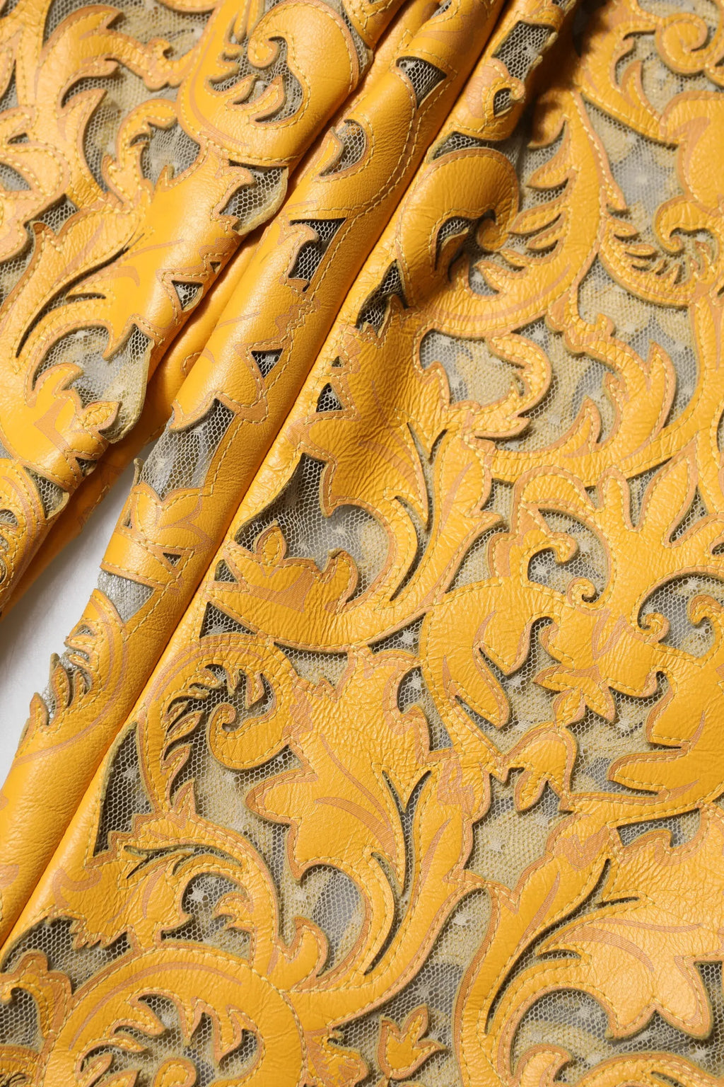 Dolce & Gabbana Yellow Floral Lace Mid Waist Capri Pants - Zeiniez