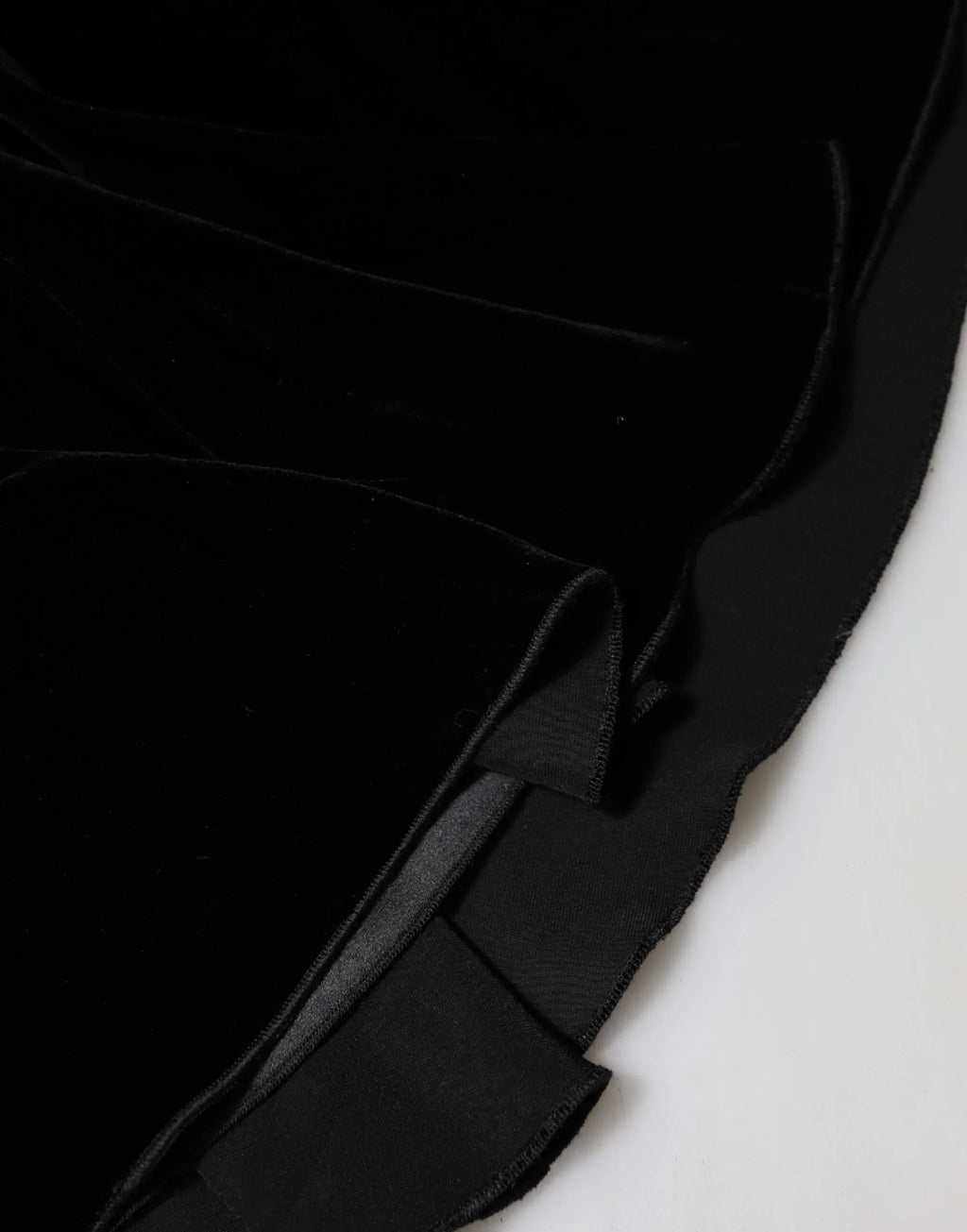 Dolce & Gabbana Black High Waist Fit Flared Midi Skirt - Zeiniez