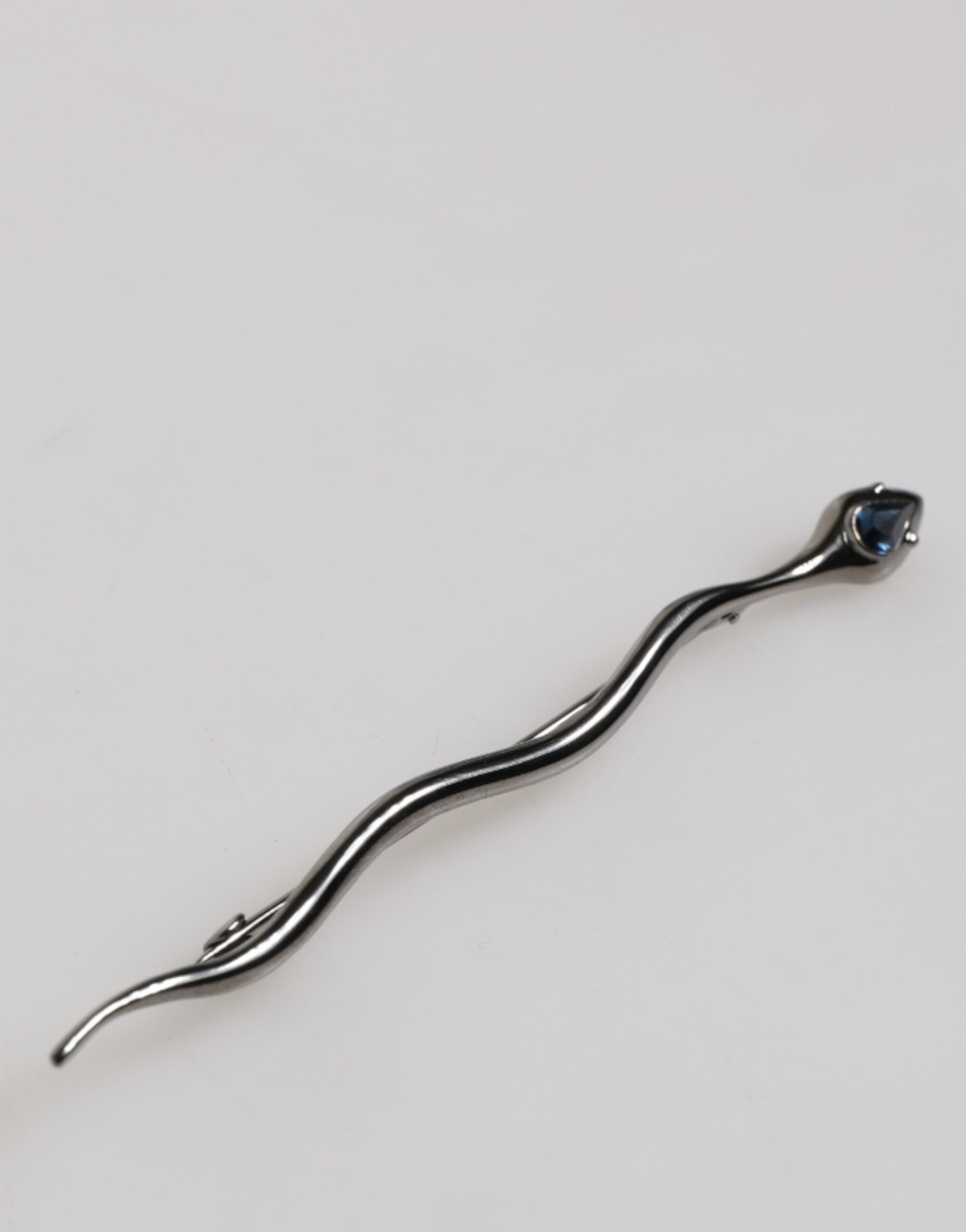 Dolce & Gabbana Black Brass Crystal Spilla Serpente Mens Brooch Pin - Zeiniez