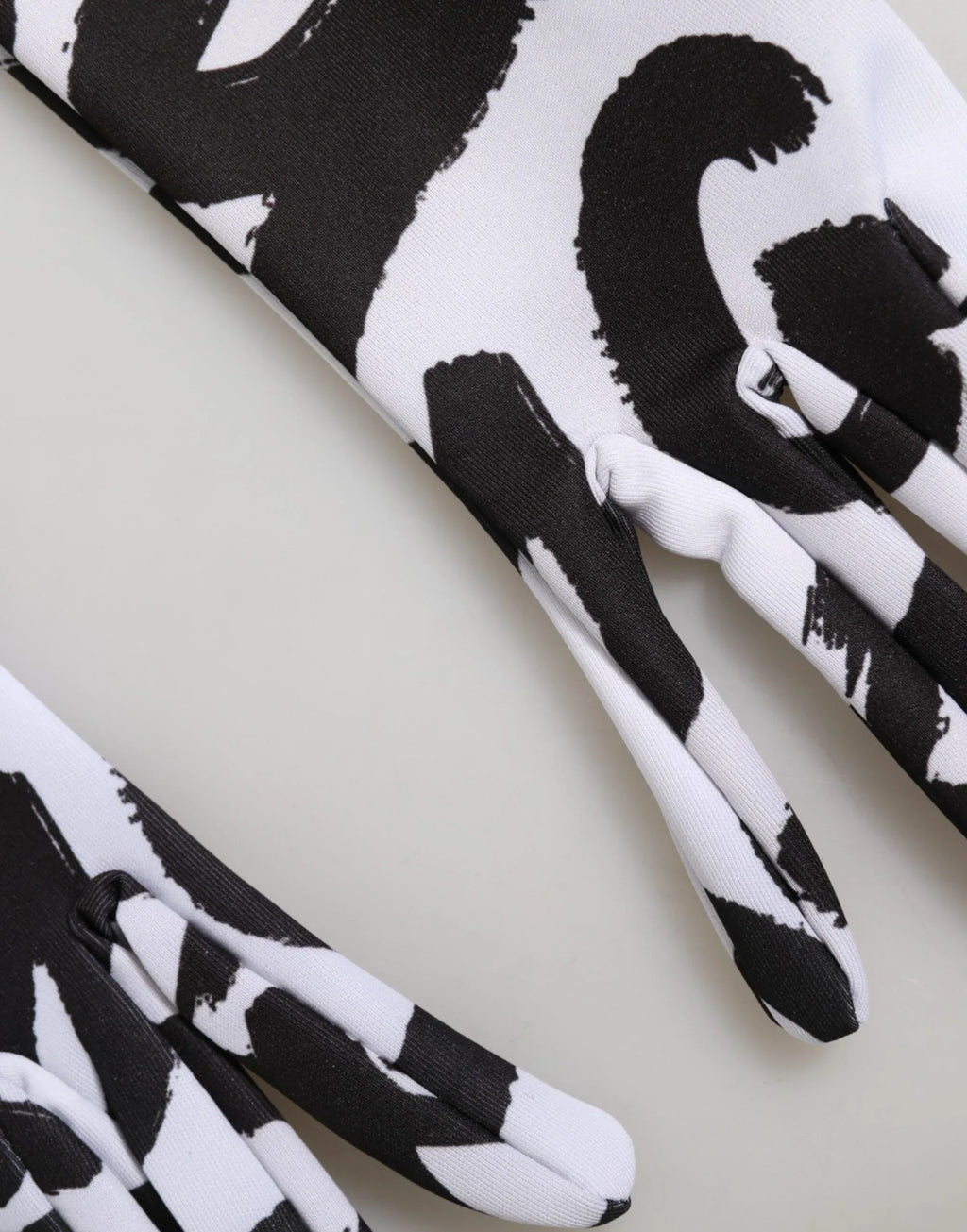 Dolce & Gabbana Black White DG Logo Elbow Length Mitten Gloves - Zeiniez